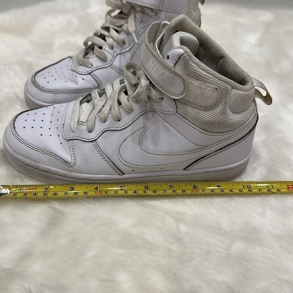 Nike 🏀 Court Borough Mid 2, Kids Size 7Y (fits woman’s 8.5)